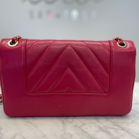 ❌❌SOLD on another site❌❌ Chanel Vintage Mademoiselle Flap bag in deep pink - Picture 4 of 13